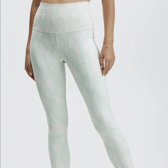 NWT Fabletics Define Ultra High-Waisted Powerhold 7/8 Leggings Sz Small - Picture 2 of 9